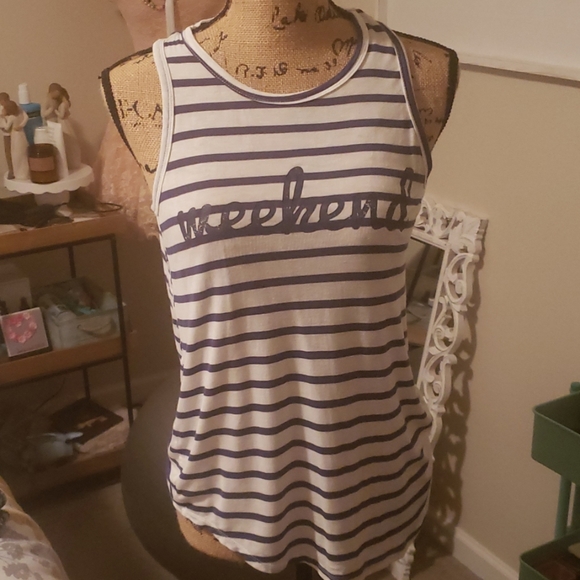 Weekend tank top 🌻 - Picture 3 of 3